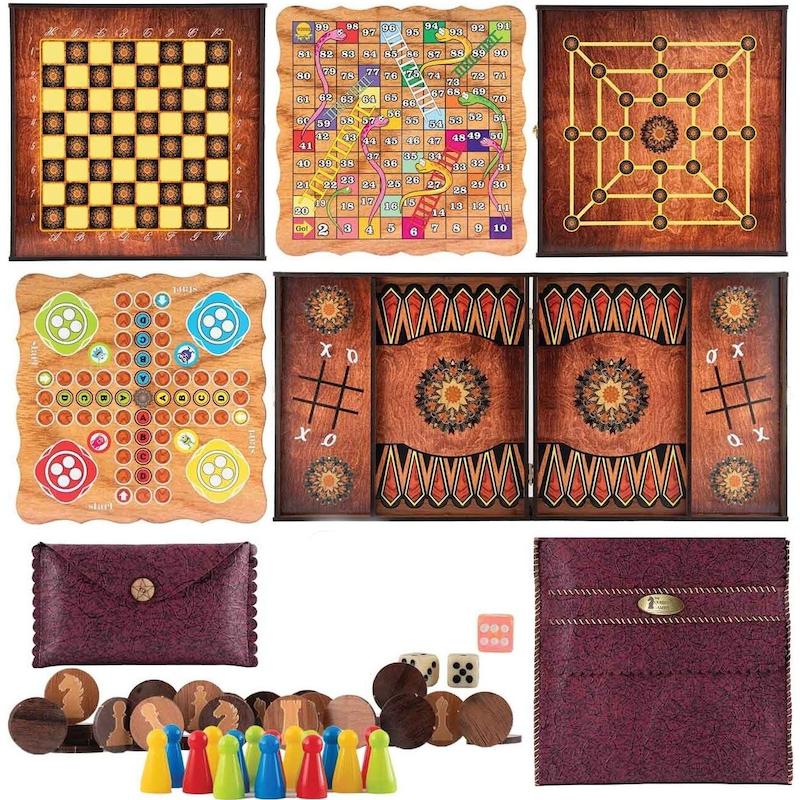 8 بازی در یک جعبه چوبی