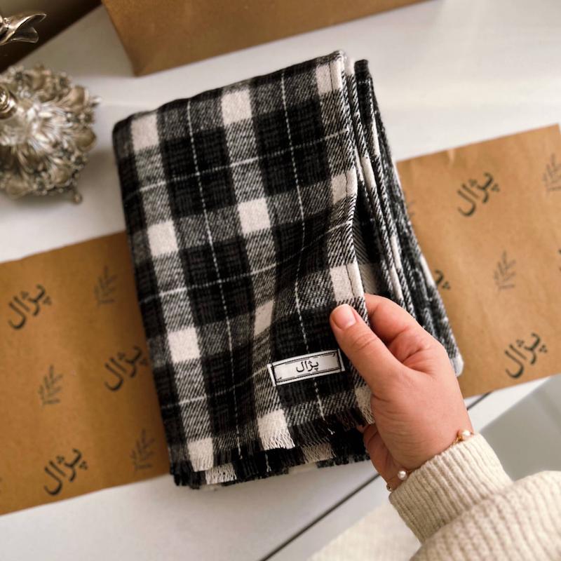 شال پشمی چهارخونه مشکی کلاسیک 