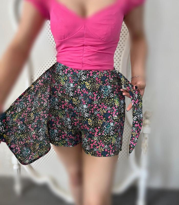 شورتک گلدار رومی💕
