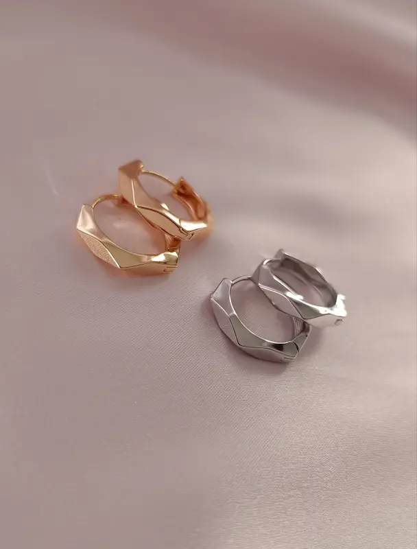 گوشواره حلقه‌ای برش‌دار