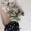 اسکرانچی پارچه‌ای طرح گل