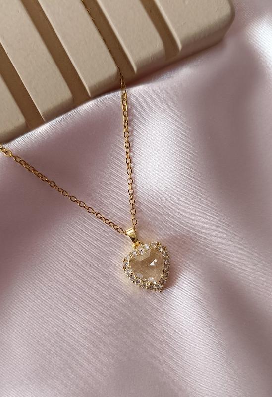 گردنبند قلب‌نگین‌دار طلایی