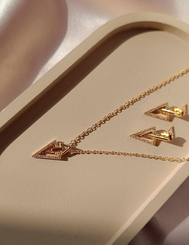 نیم‌ست مثلثی گردنبند و گوشواره