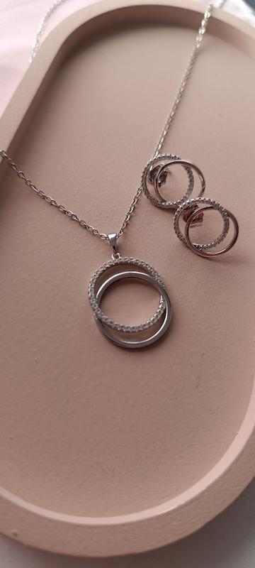 نیم‌ست دایره‌ای گردنبند و گوشواره