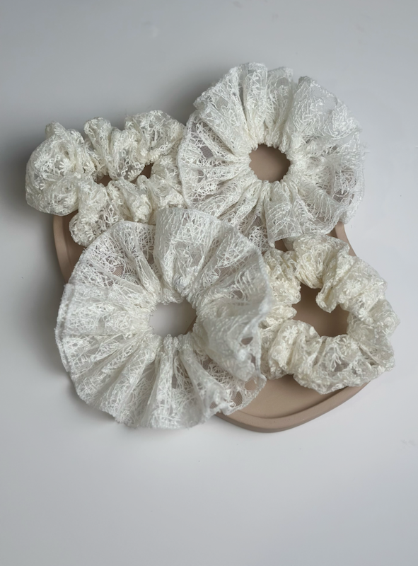 اسکرانچی توری سفید