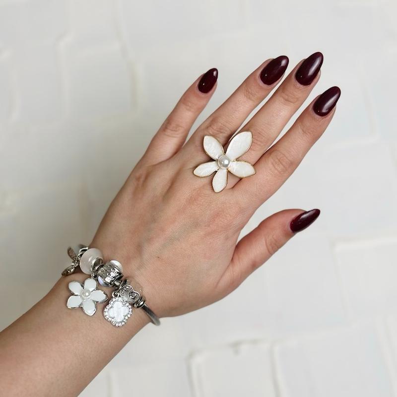 انگشتر گل سفید و مروارید