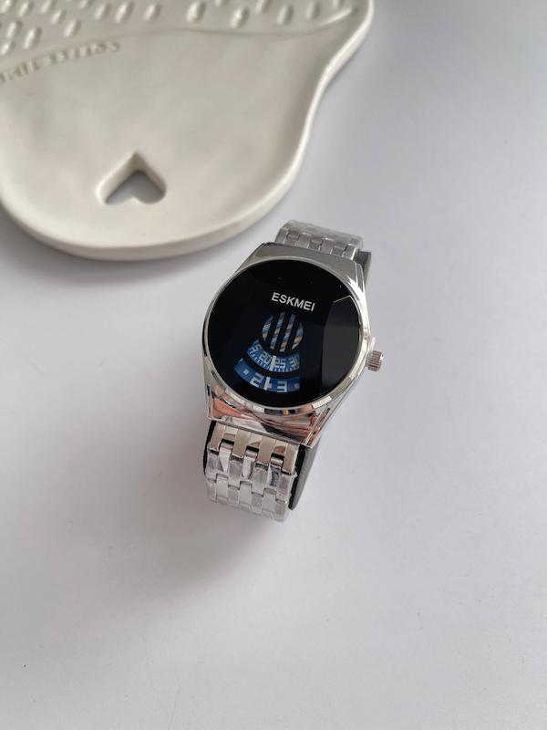 ساعت مچی مردانه اسکیمی طرح کنتوری گرد