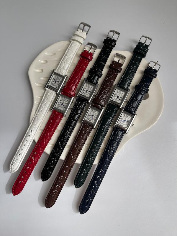 ساعت مچی چرمی طرح کارتیر