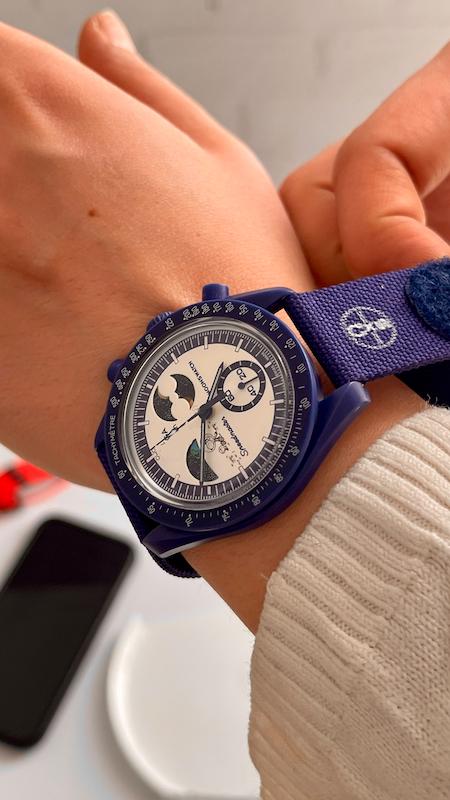 امگا سوآچ مون شاین