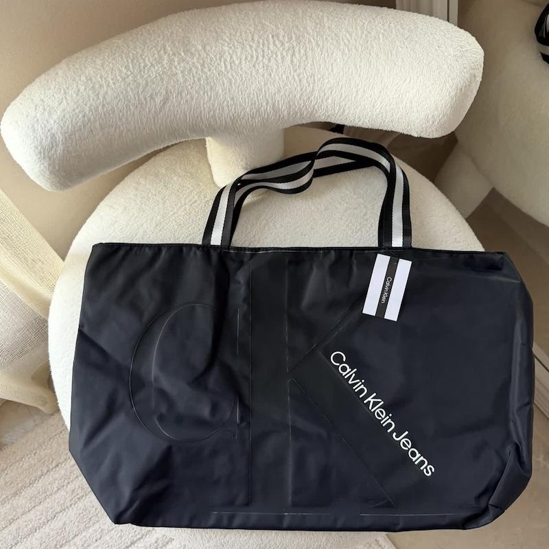 توتبگ _ Calvin Klein