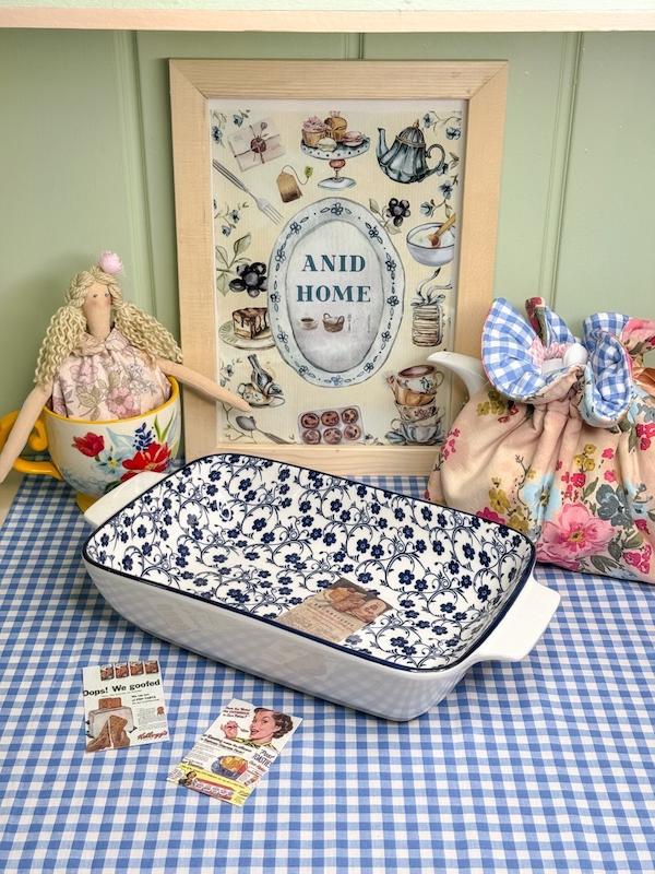 مرغ خوری سایز متوسط دنی هوم طرح گل آبی / BA24