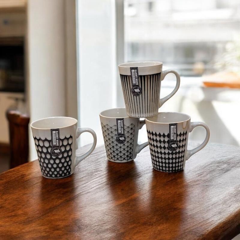 ماگ سرامیکی دنی هوم سیاه و سفید طرح دار / BA69