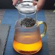قوری دمنوش پیرکس شیاردار دسته عسلی 