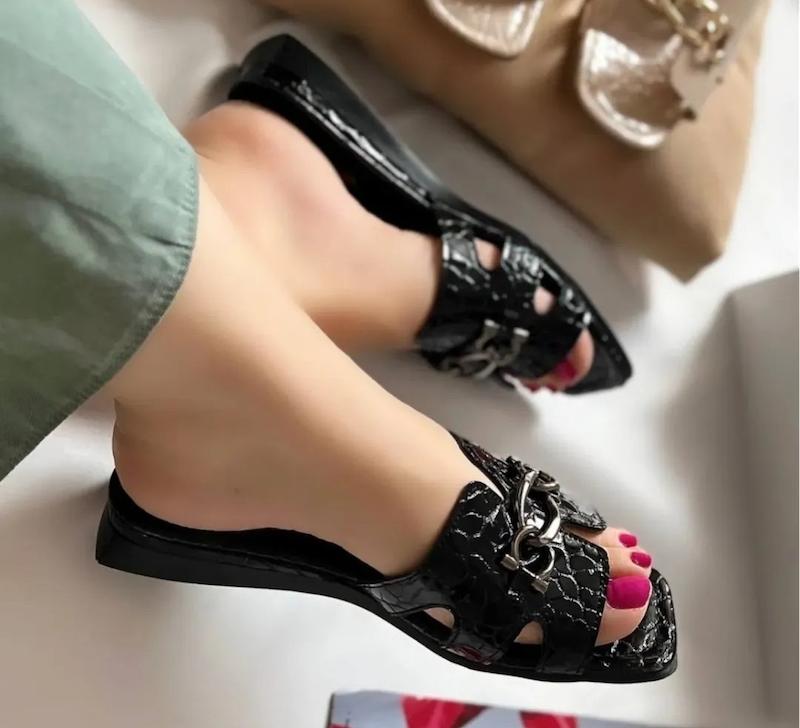 صندل / اسلیپر نازیلا یراق‌دار | رویه چرم ورنی سنگی | زیره راحتی کد ۱۵۵۰