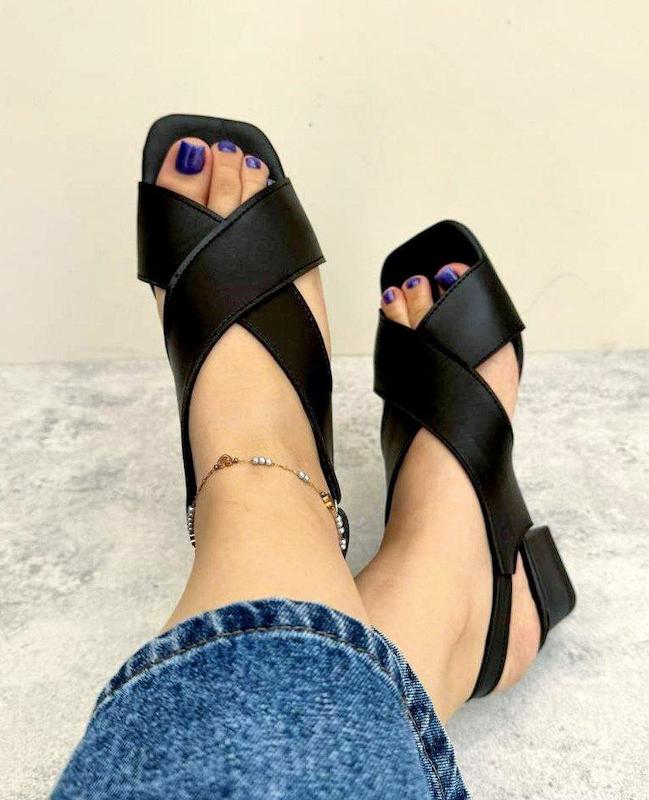 صندل ضربدری زنانه پاشنه ۵ سانت چرم صنعتی مشکی کد ۱۴۸۶