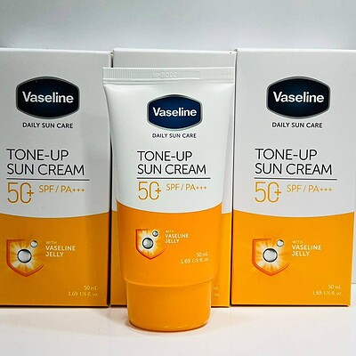 Vaseline Daily Sun Care Tone-Up Moisturize Cream SPF40 Strong UV Protection 50ml کرم ضد لک روشن کننده ضدافتاب و مرطوب کننده تون آپ وازلین روزانه با SPF40 محافظ قوی در برابر اشعه ماوراء بنفش 50 میل