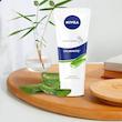 کرم دست تسکین‌دهنده نیوآ حاوی آلوئه‌ورا  تسکین‌دهنده برای پوست‌های خشک و زبر  NIVEA Crema de Manos Calmante Aloe Vera Tubo Soothing Hand Cream for Dry & Rough Skin