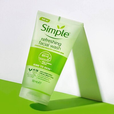 ژل شستشوی صورت سیمپل حجم  Simple Refreshing Facial Wash