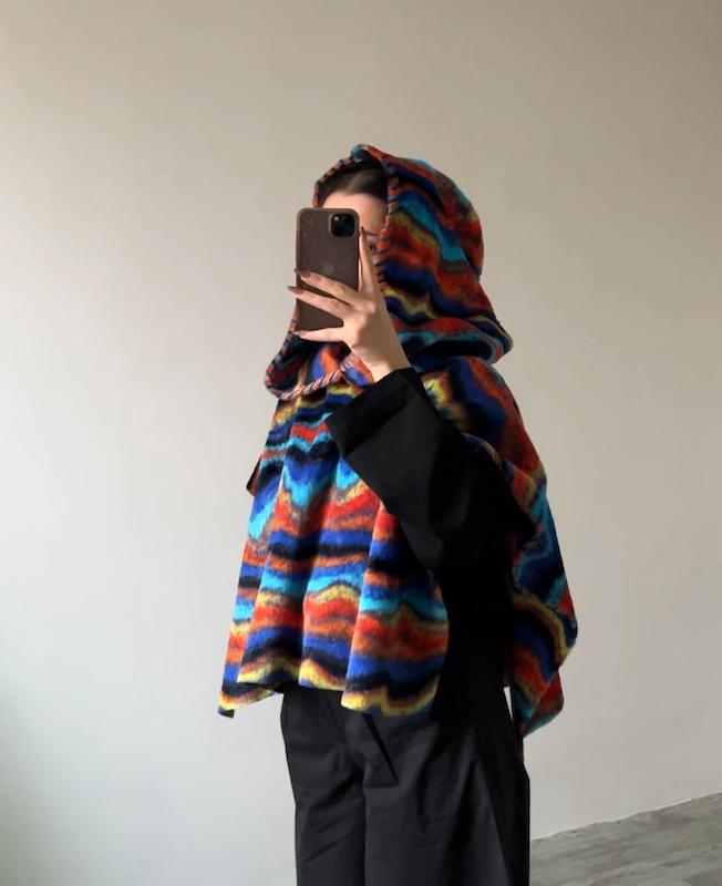 وست کلاهدار رنگی