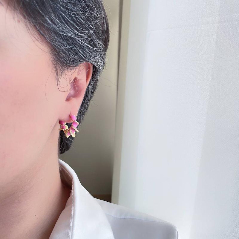 گوشواره میناکاری حلقه ای صورتی مارپیچ استیل