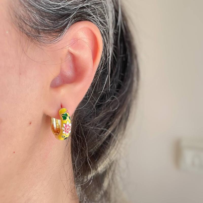 گوشواره حلقه ای میناکاری زرد استیل