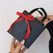 Red String  سنگ حدید