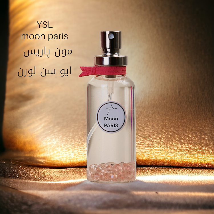 عطر مون پاریس از برند ایوسن لورن با رایحه‌ای میوه‌ای و گلی، ترکیبی از نت‌های توت‌فرنگی، گل صدتومانی و مشک