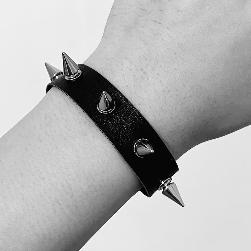 دستبند اسپایک نقره ای ۱