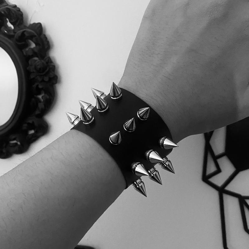 دستبند اسپایک نقره ای سه لاین ۱