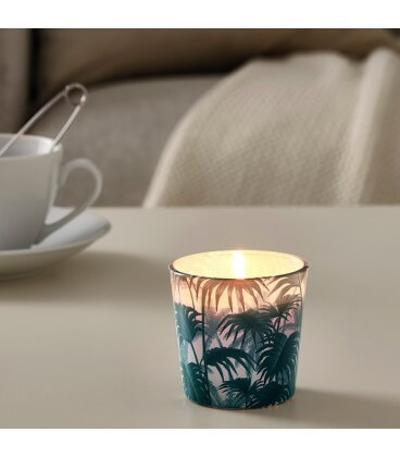شمع معطر ایکیا در حال استفاده