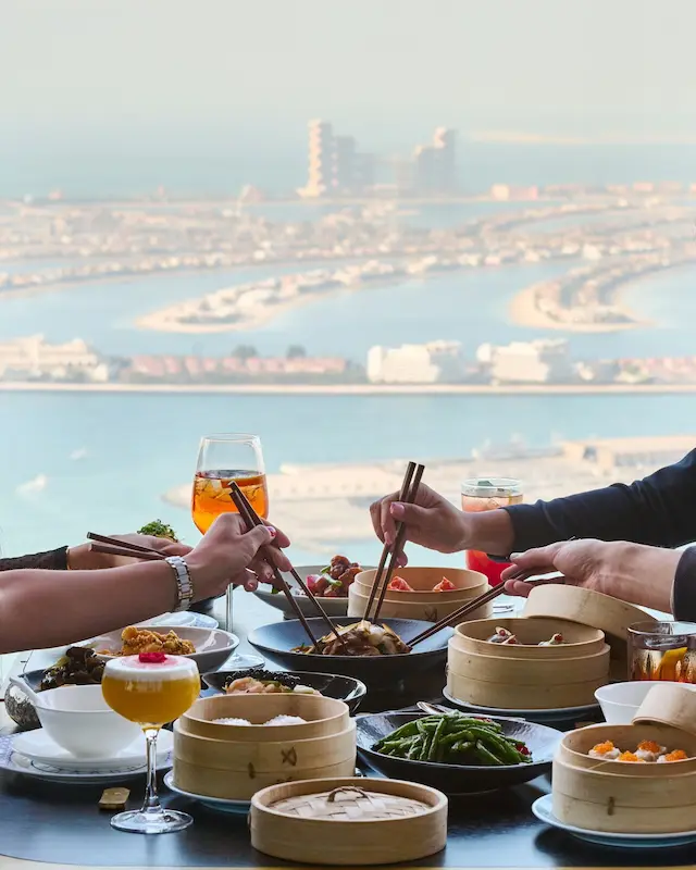 تجربه صرف غذای لوکس در بلندترین برج جهان
