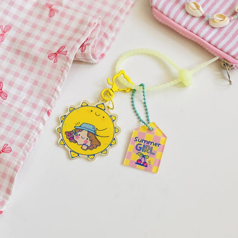 آویز دختر تابستونی