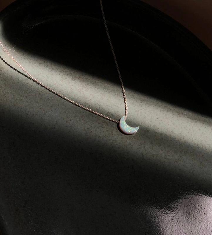 گردنبند ابر و ماه سنگ اوپال سفید