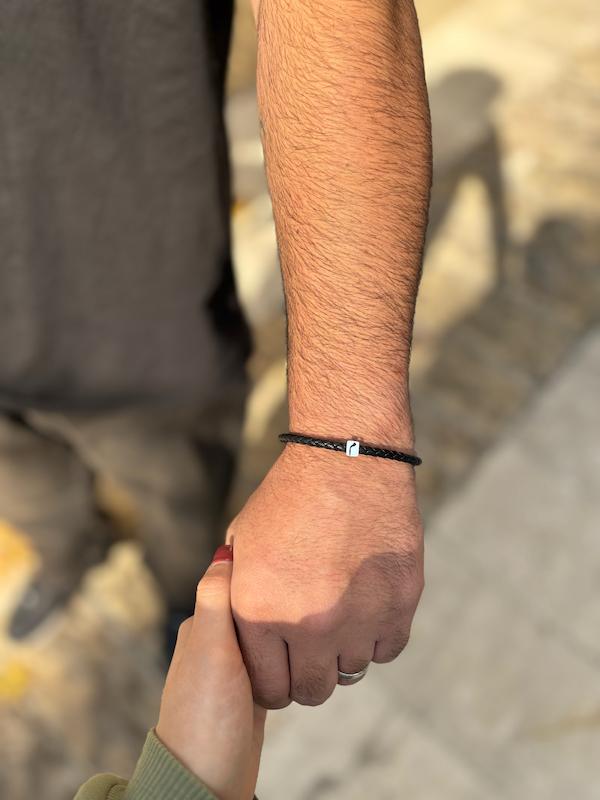 دستبند چرم و پلاک تخت تک حرف 
