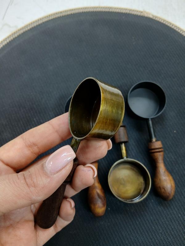 پیمانه قهوه دسته چوبی متوسط   