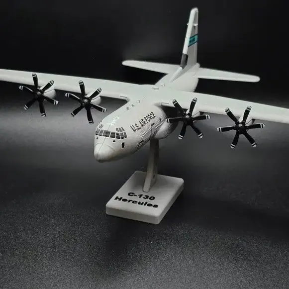 کیت هواپیمای لاکهید C-130j هرکولس