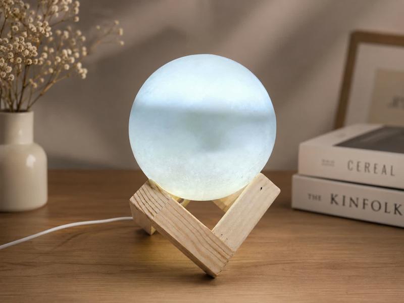 چراغ خواب سنگ نمک طبیعی سایز 8*8*8 رنگ مهتابی