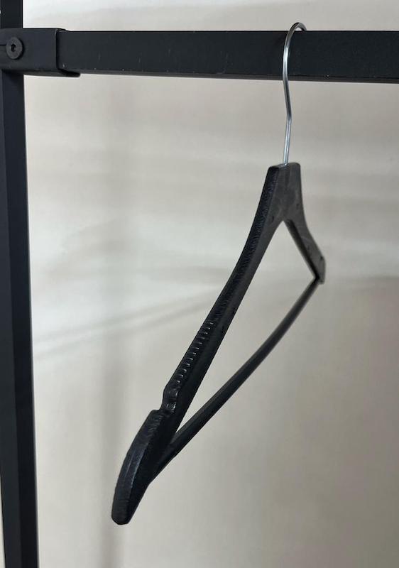 چوب لباسی طرح چوب مشکی – کیفیت ساخت مرغوب