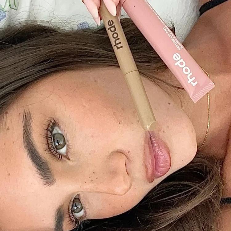 خط لب رود rhode