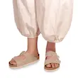 عکس اسلیپر آریزونای برکن استاک کرم زنانه پای مدل 