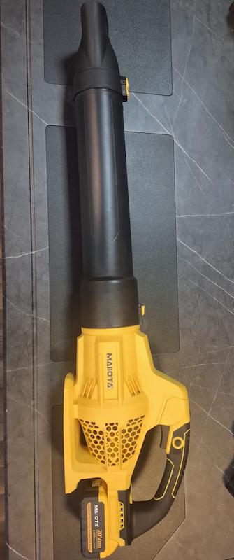 بلوور دمنده شارژی مایوتا مدل UCM001