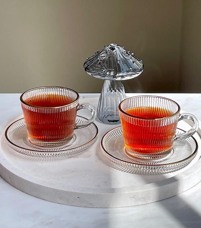 فنجان و نعلبکی لب طلائی مدل شیاردار