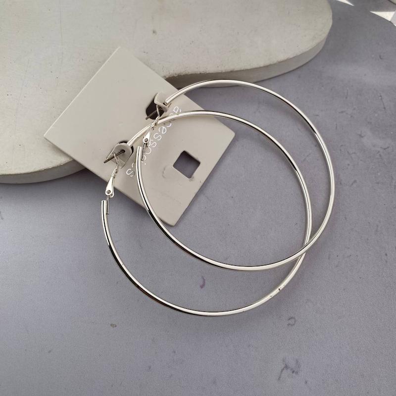 گوشواره حلقه‌ای بزرگ