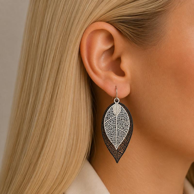 گوشواره برگ نقره‌ای مشکی برند orsay