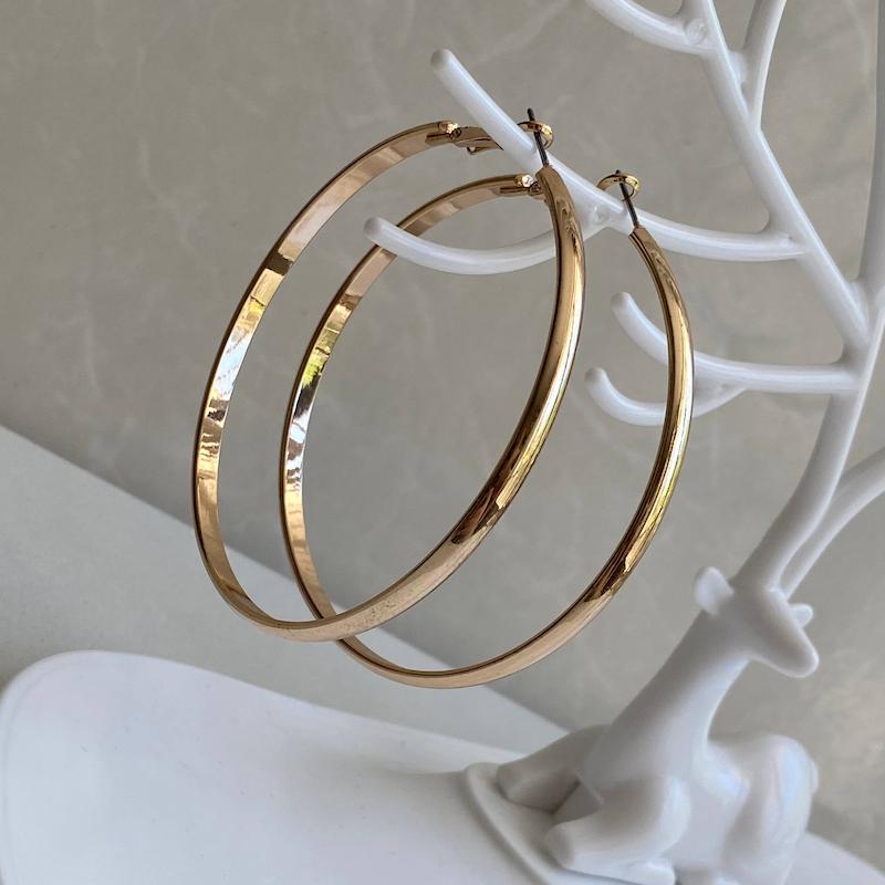 گوشواره حلقه‌ای در چهار رنگ (طلایی، نقره‌ای، رزگلد، مشکی)