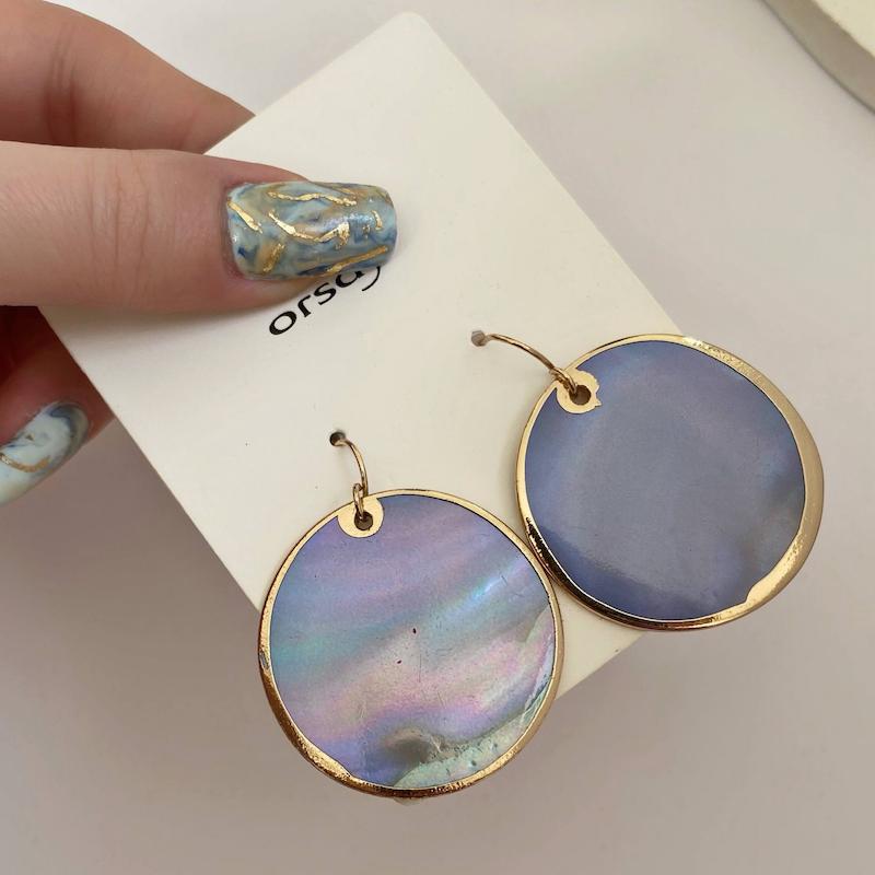 گوشواره‌ی صدف هفت‌رنگ برند Orsay