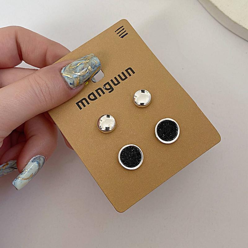 پک گوشواره برند Manguun