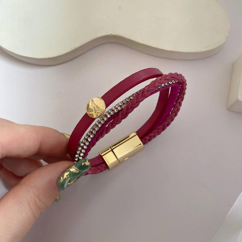 دستبند چرم مگنتی رنگ زرشکی