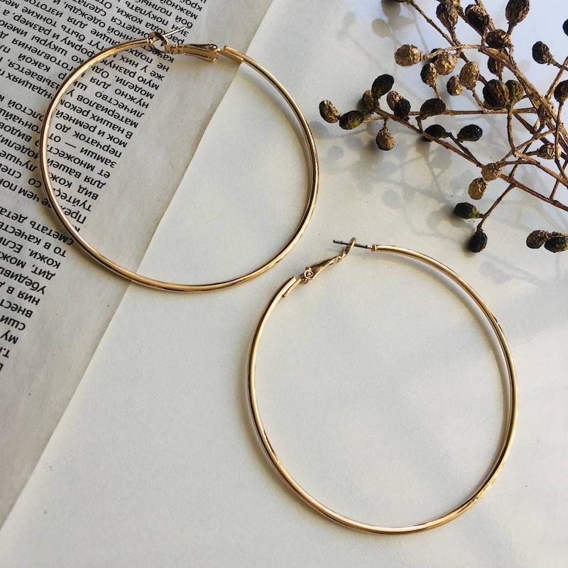 گوشواره حلقه‌ای بزرگ 