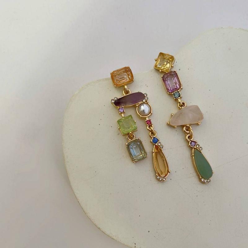 گوشواره با سنگ‌ها و کریستال‌های اصل